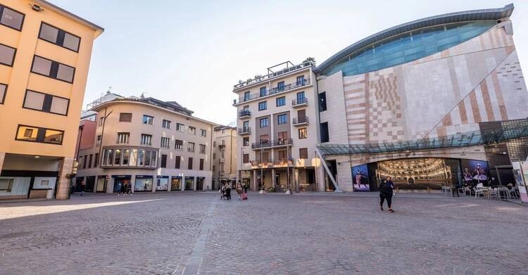 Immagine: Piazza Cesare Battisti - panoramica