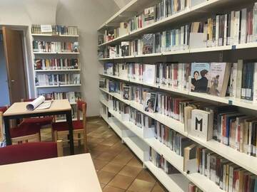 Piccola biblioteca di Martignano - Il Colibrì